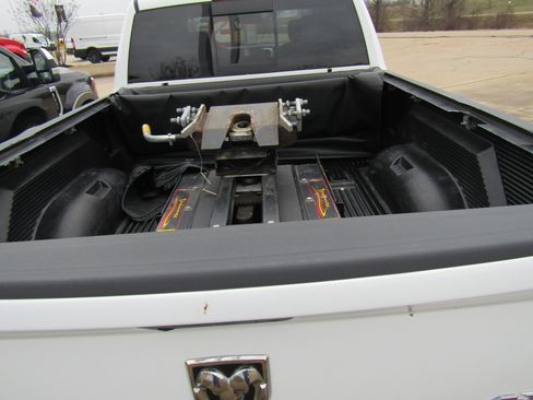 Used 2017 RAM 2500 SLT image 5