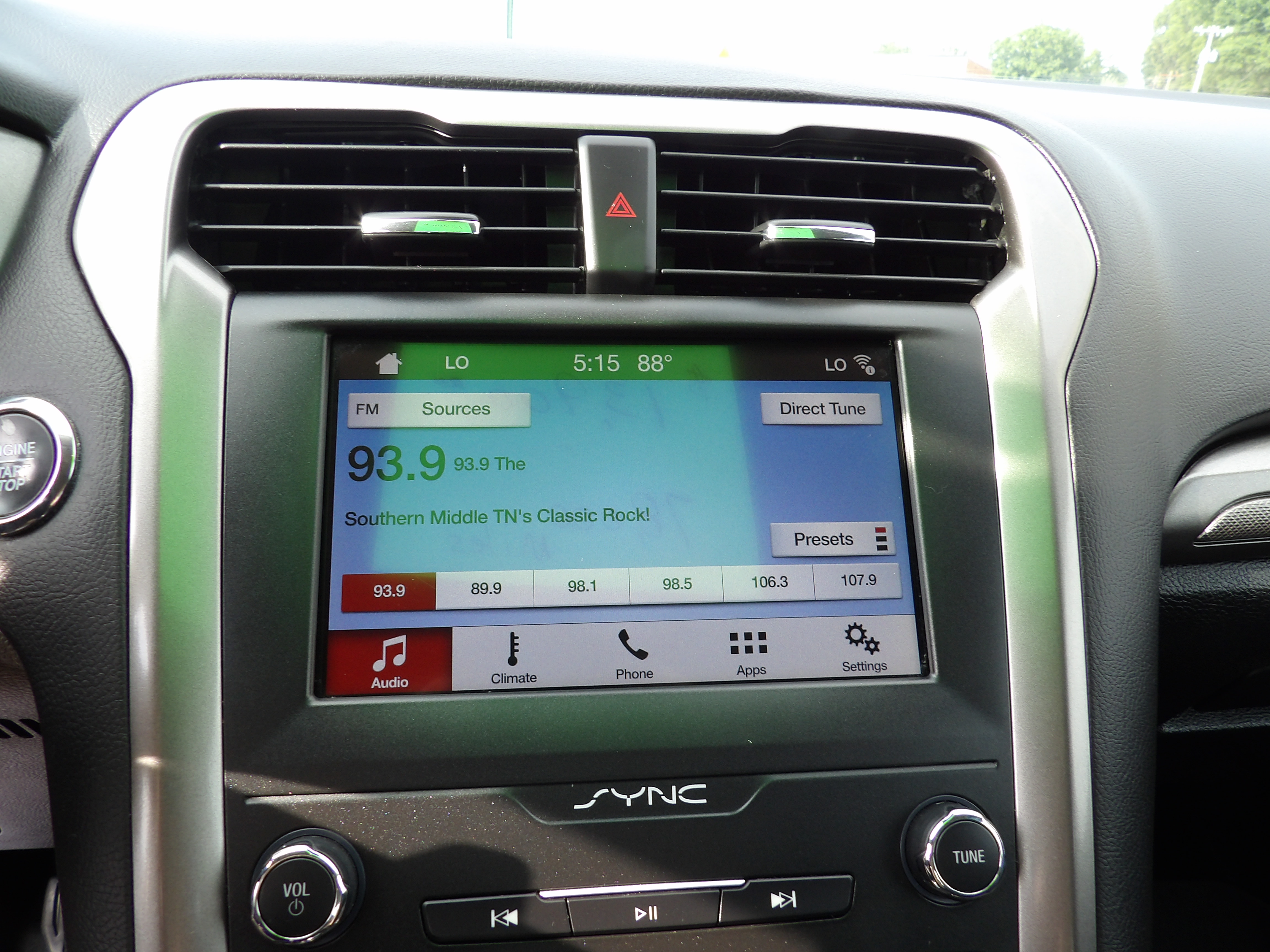 Used 2019 Ford Fusion SE FWD image 9