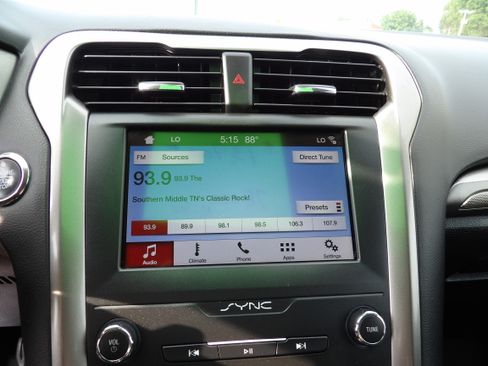 Used 2019 Ford Fusion SE FWD image 9