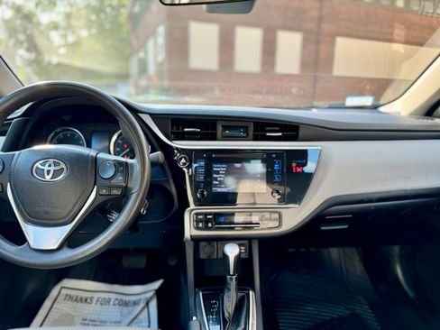 Used 2018 Toyota Corolla image 10