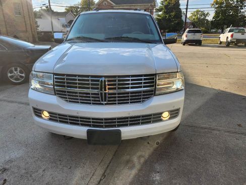 Used 2011 Lincoln Navigator image 2
