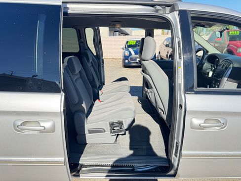 Used 2005 Chrysler Town & Country Touring image 16