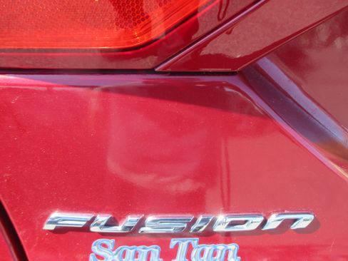 Used 2014 Ford Fusion SE Hybrid FWD image 5