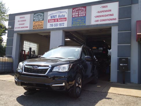 Used 2017 Subaru Forester 2.5i Premium AWD/4WD image 1