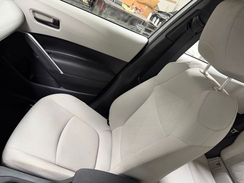 Used 2022 Toyota Corolla Cross L image 13