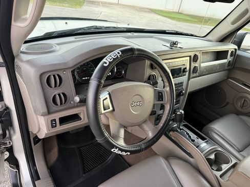 Used 2008 Jeep Commander Sport image 8