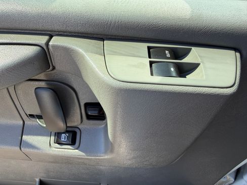 Used 2014 Chevrolet Express 2500 image 12