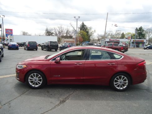 Used 2019 Ford Fusion SEL image 10