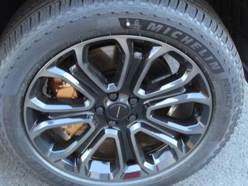 New 2026 Land Rover Defender 110 OCTA image 8