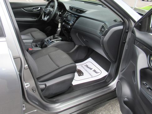 Used 2018 Nissan Rogue S image 16