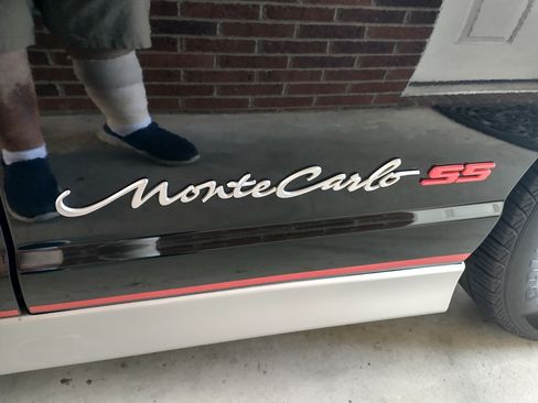 Used 2002 Chevrolet Monte Carlo SS image 2