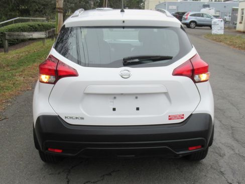 Used 2018 Nissan Kicks S image 8