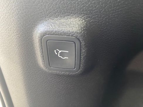 Used 2019 Jeep Cherokee Limited image 15