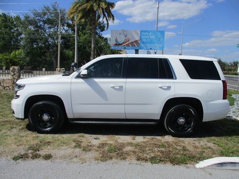 Used 2015 Chevrolet Tahoe RWD image 2