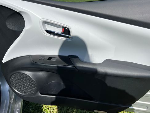 Used 2019 Toyota Prius Limited image 16