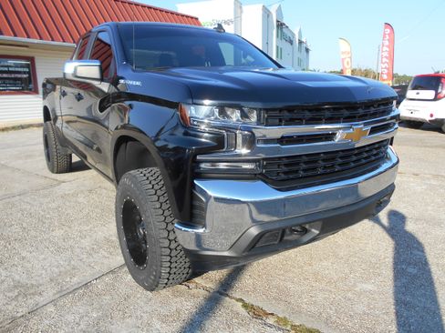 Used 2020 Chevrolet Silverado 1500 LT image 3