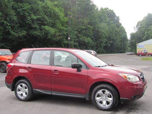 Used 2014 Subaru Forester 2.5i AWD/4WD image 9