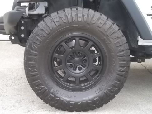 Used 2017 Jeep Wrangler 4WD Unlimited Sport image 14