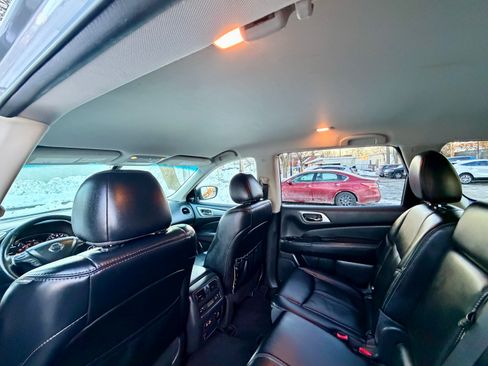 Used 2019 Nissan Pathfinder SL image 14