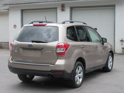 Used 2014 Subaru Forester 2.5i Premium AWD/4WD image 6