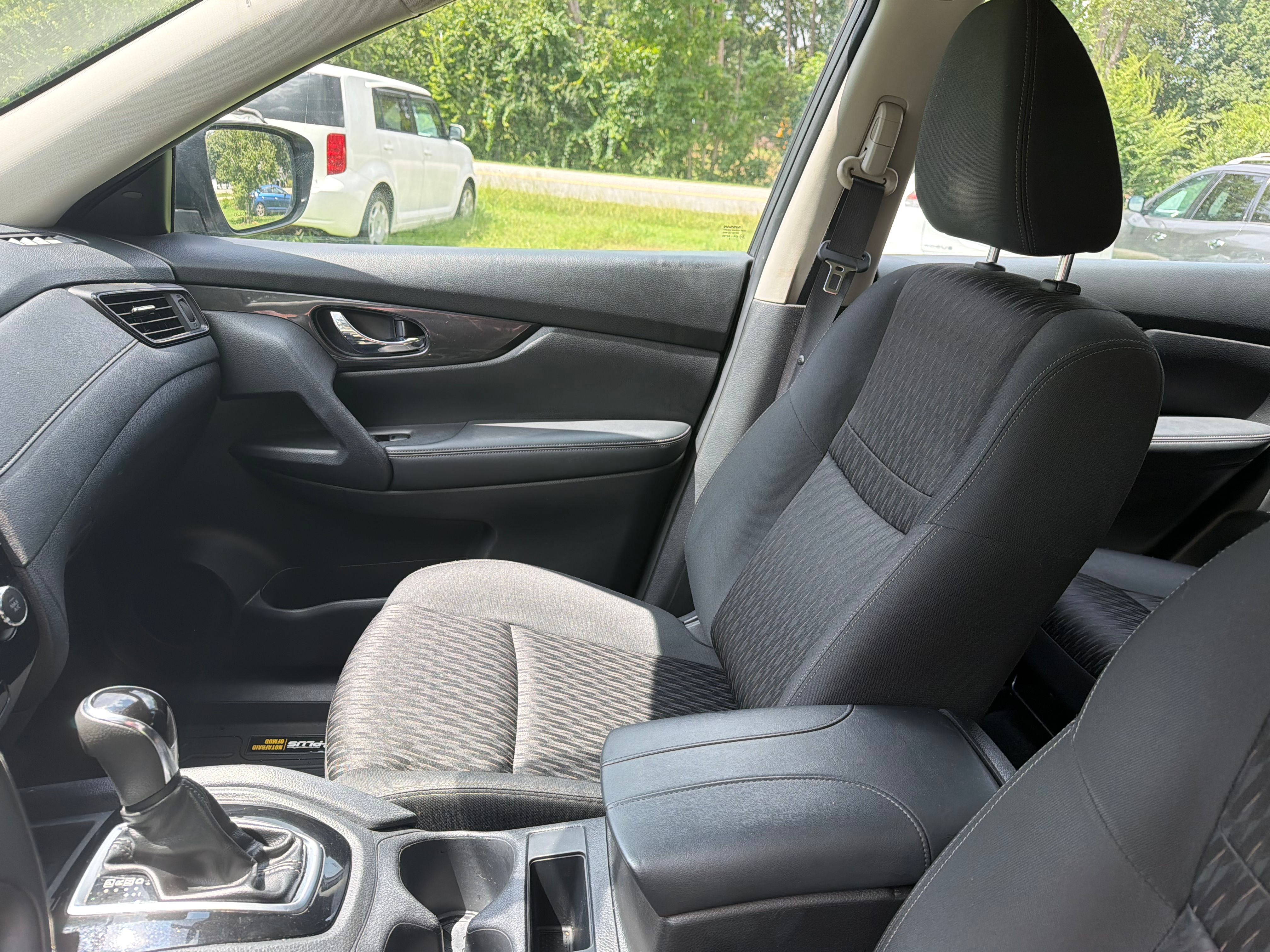 Used 2018 Nissan Rogue AWD image 26