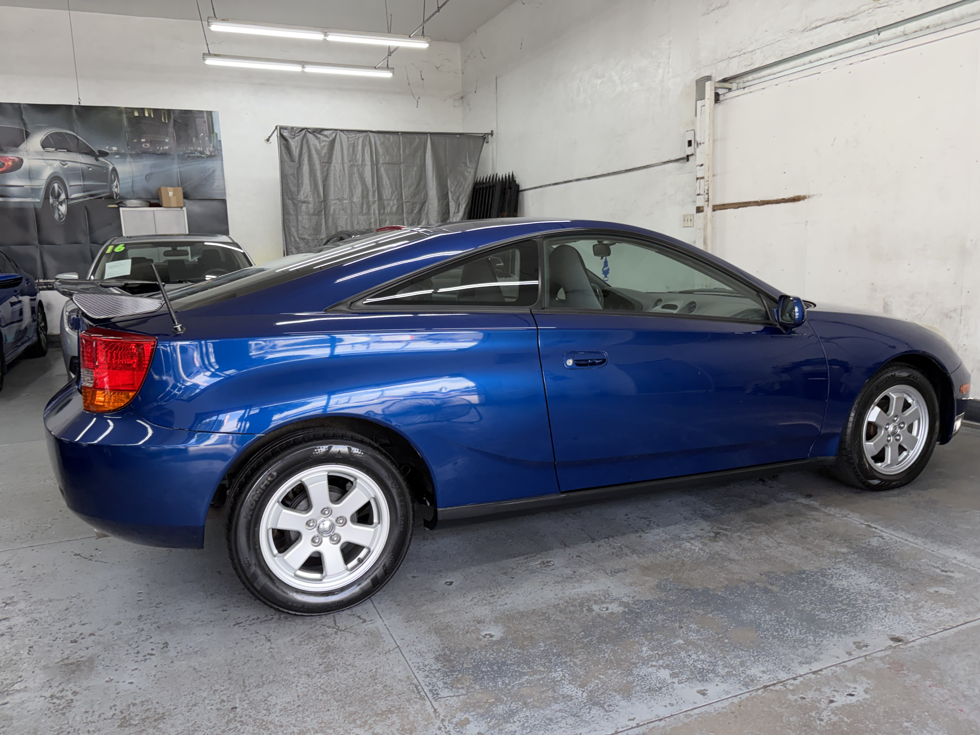 Used 2000 Toyota Celica GT FWD image 4