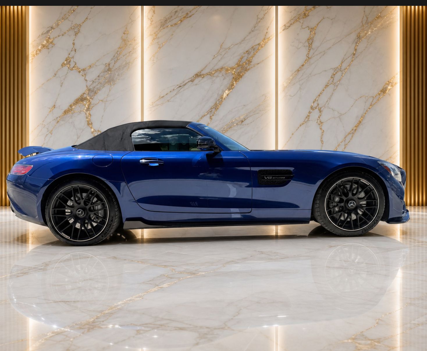 Used 2018 Mercedes-Benz AMG GT Roadster image 2
