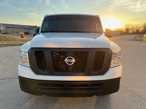 Used 2021 Nissan NV 2500 S image 3