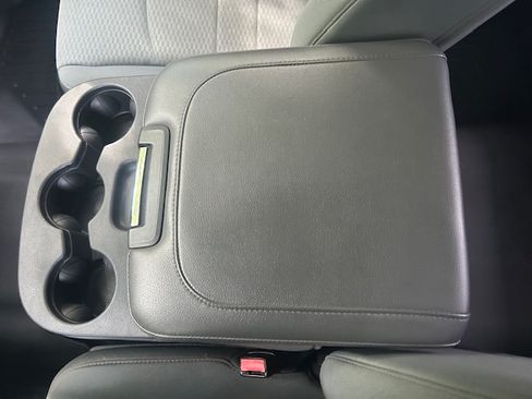 Used 2014 RAM 1500 4x4 Crew Cab ST image 18