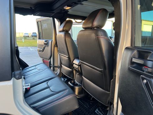 Used 2018 Jeep Wrangler Unlimited Rubicon image 16