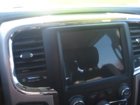 Used 2015 RAM 1500 Laramie image 11