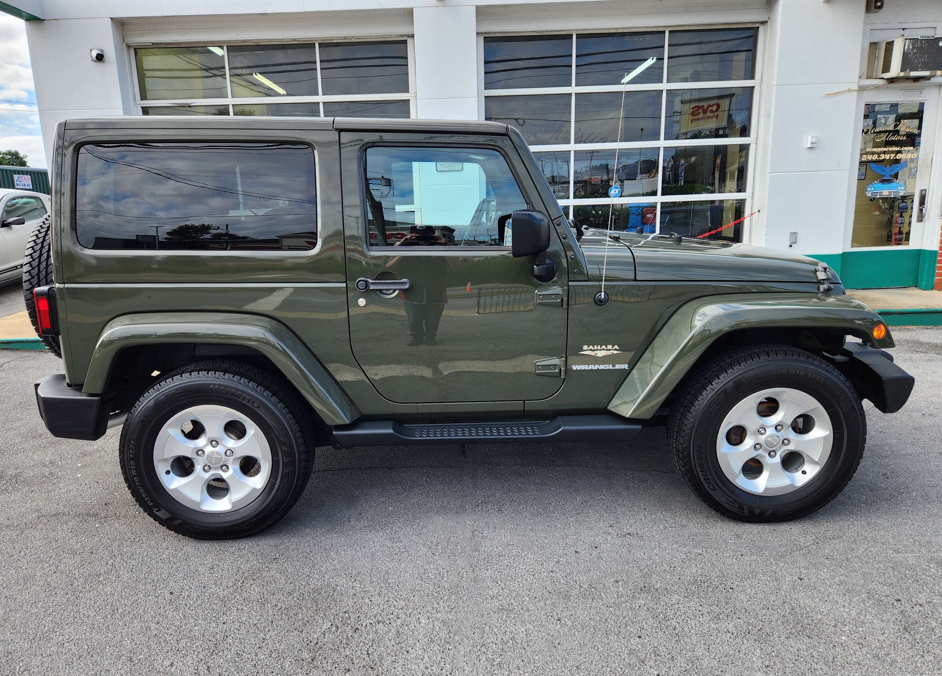 Used 2015 Jeep Wrangler 4WD Sahara image 4