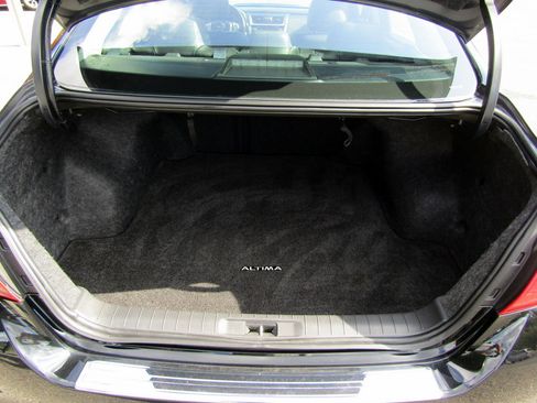 Used 2018 Nissan Altima SL FWD image 17