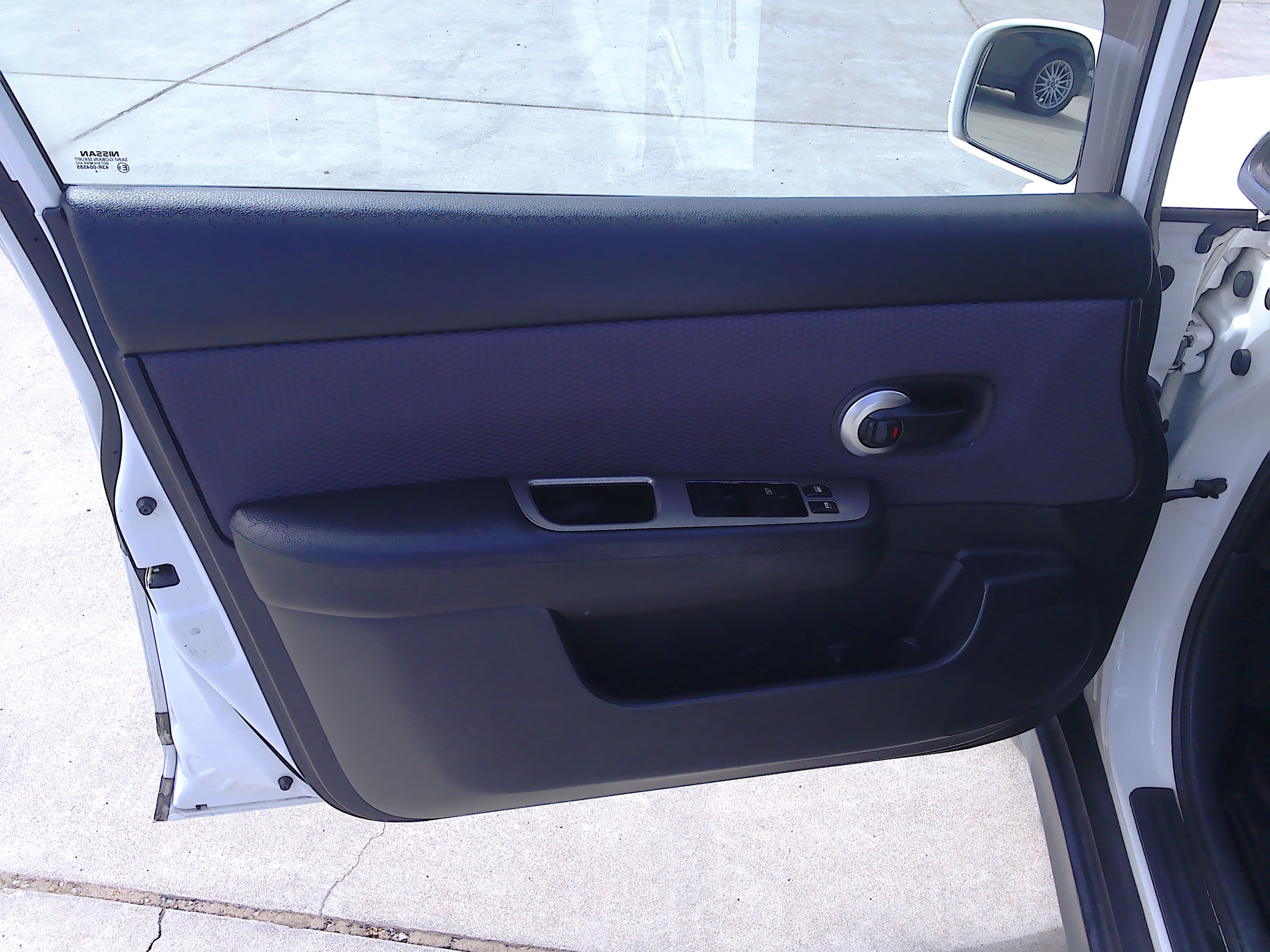 Used 2007 Nissan Versa 1.8 S FWD image 9