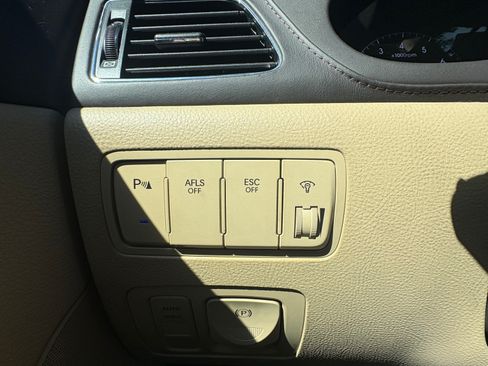 Used 2011 Hyundai Genesis 3.8 image 16