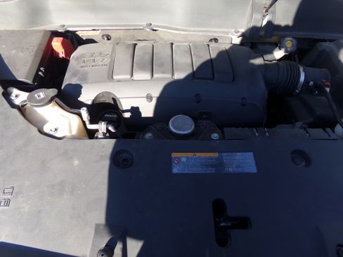 Used 2013 GMC Acadia SLT image 16