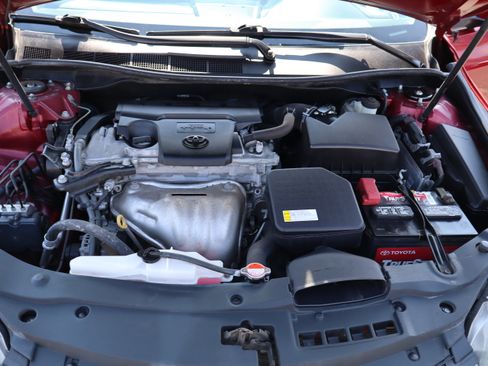 Used 2016 Toyota Camry SE image 30