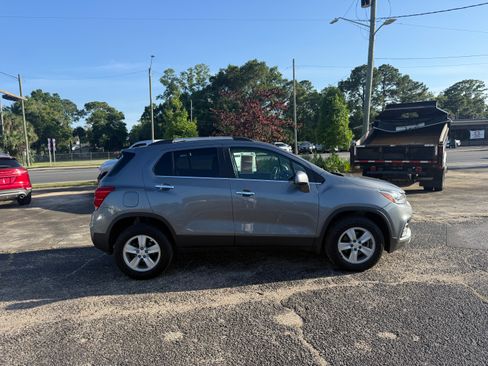 Used 2020 Chevrolet Trax AWD LT w/ 1LT image 4