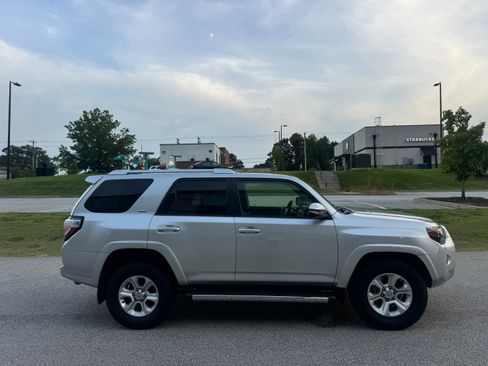 Used 2017 Toyota 4Runner 2WD image 3