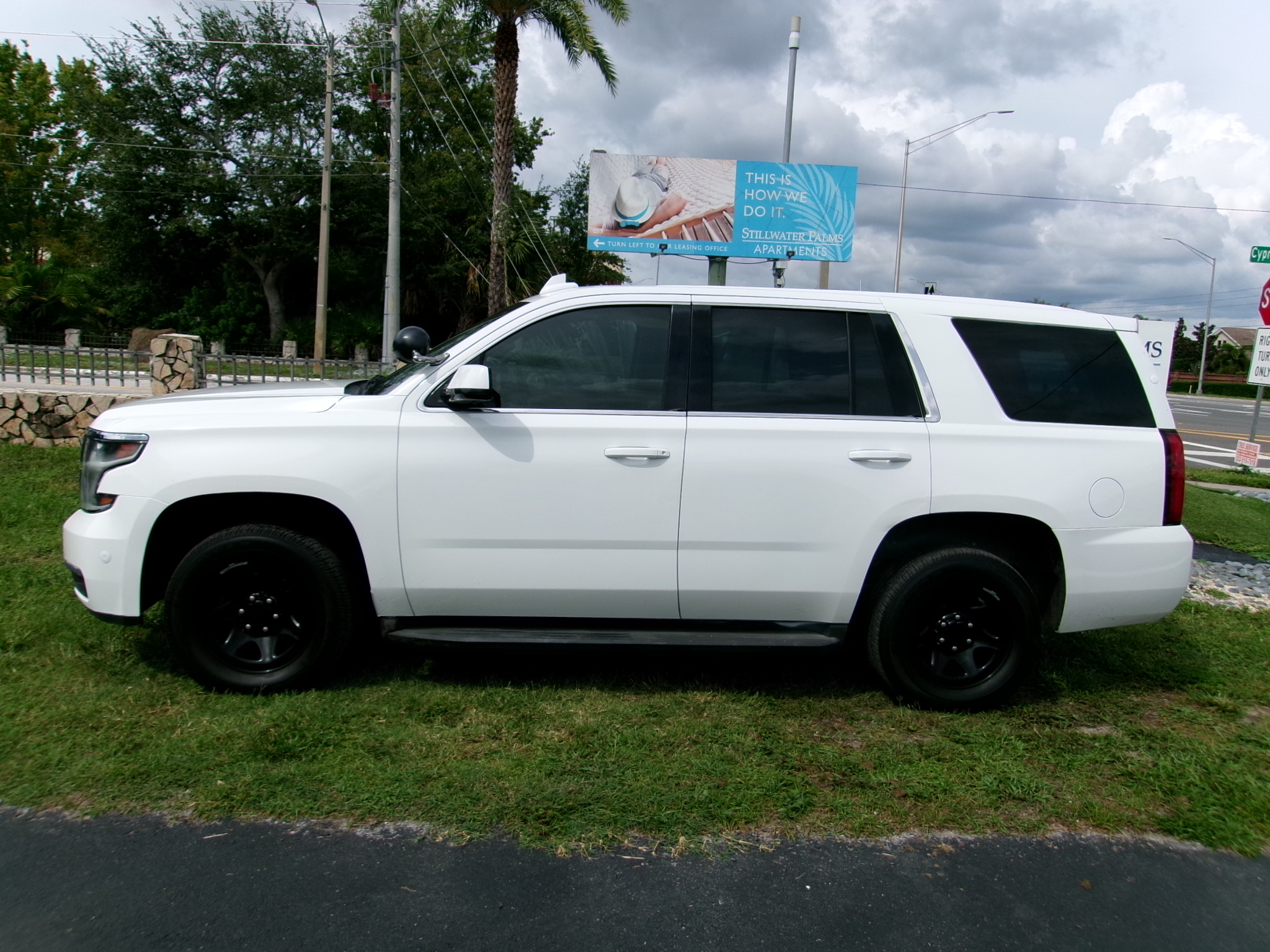 Used 2015 Chevrolet Tahoe 2WD image 2