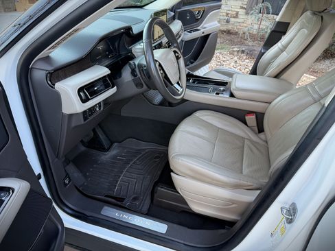 Used 2020 Lincoln Aviator Reserve image 16