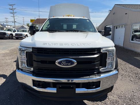 Used 2017 Ford F550 image 2