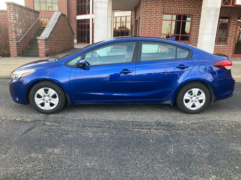 Used 2017 Kia Forte LX image 3