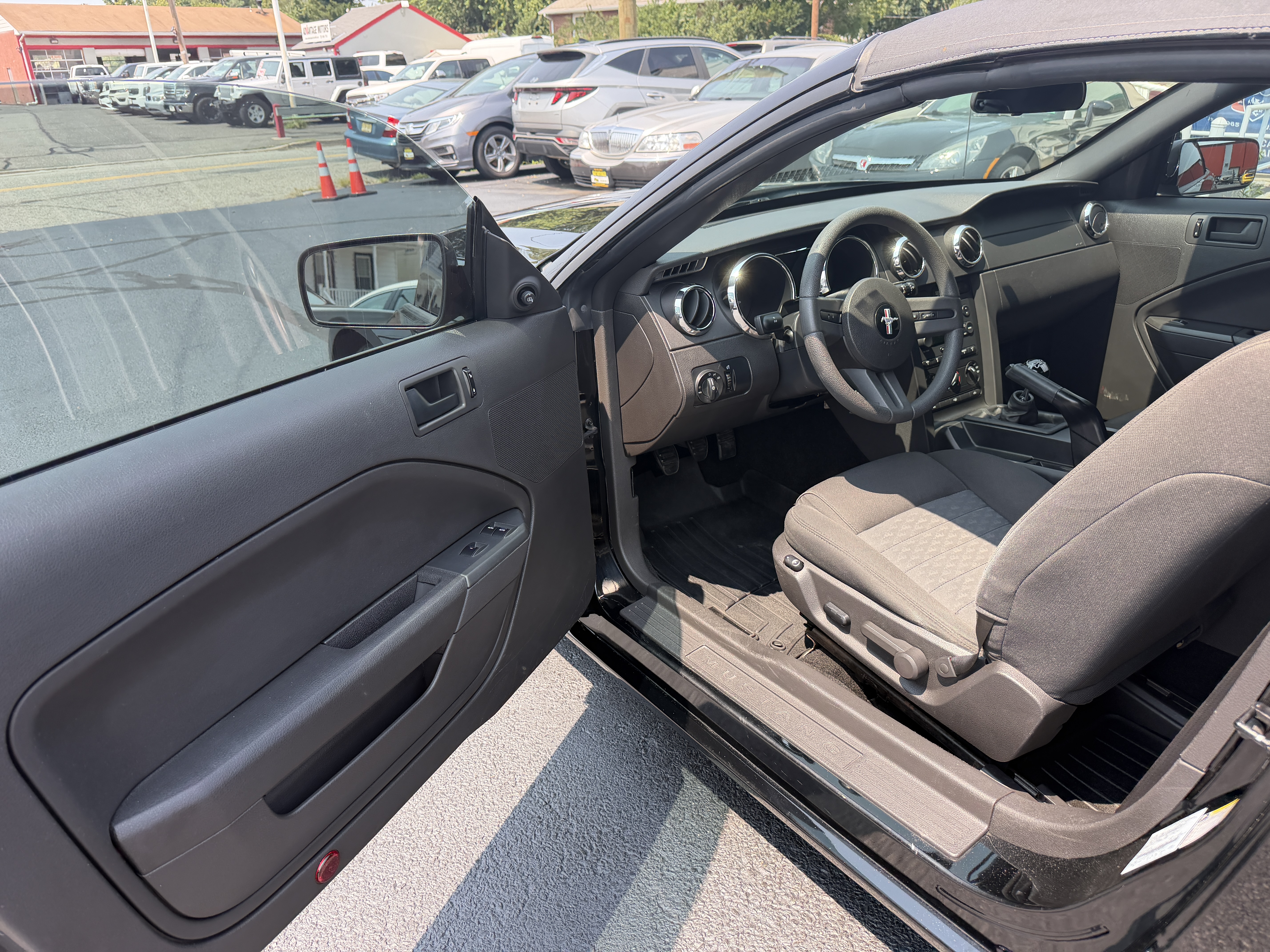 Used 2007 Ford Mustang GT Convertible RWD image 2