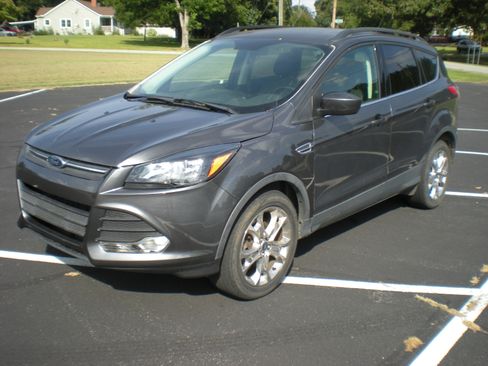 Used 2016 Ford Escape 4WD SE image 1