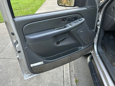 Used 2005 Chevrolet Silverado 2500 4x4 Extended Cab image 22
