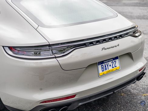 Used 2022 Porsche Panamera 4 Platinum Edition AWD/4WD image 12