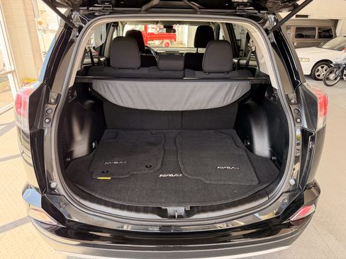 Used 2018 Toyota RAV4 XLE image 17