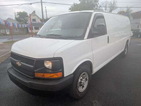 Used 2015 Chevrolet Express 3500 image 1