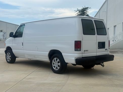 Used 2007 Ford E-150 and Econoline 150 RWD image 3